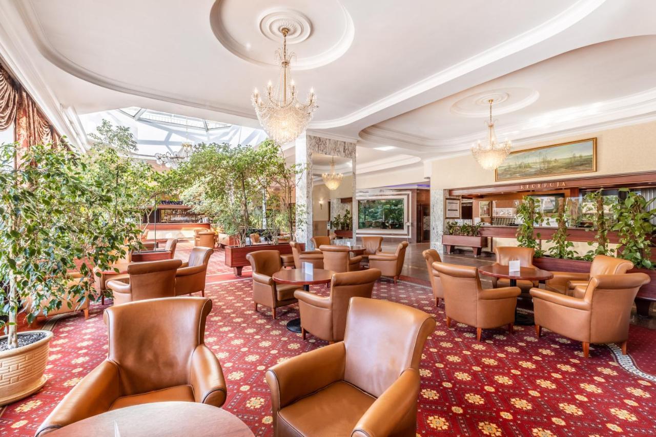 Hotel Golebiewski ビャウィストク エクステリア 写真