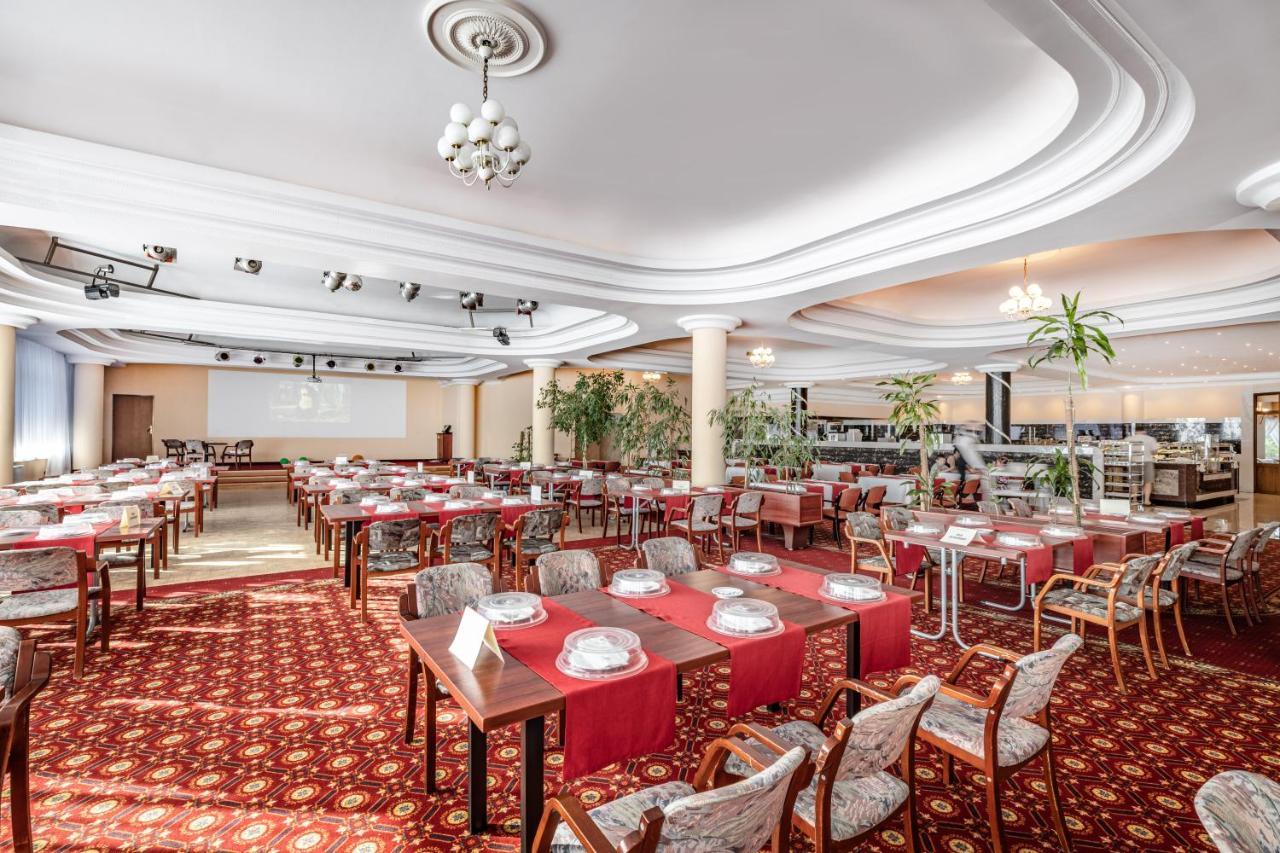 Hotel Golebiewski ビャウィストク エクステリア 写真