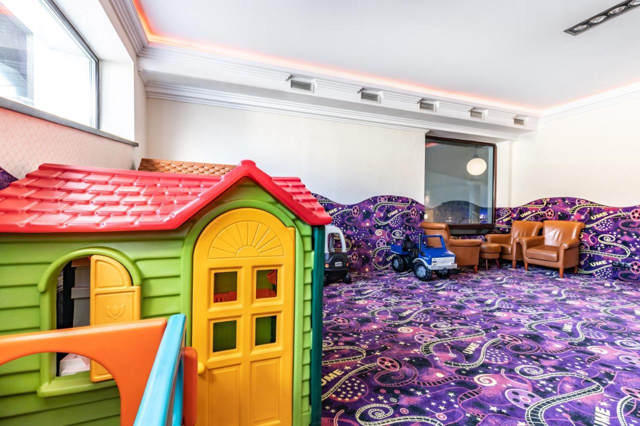Hotel Golebiewski ビャウィストク エクステリア 写真