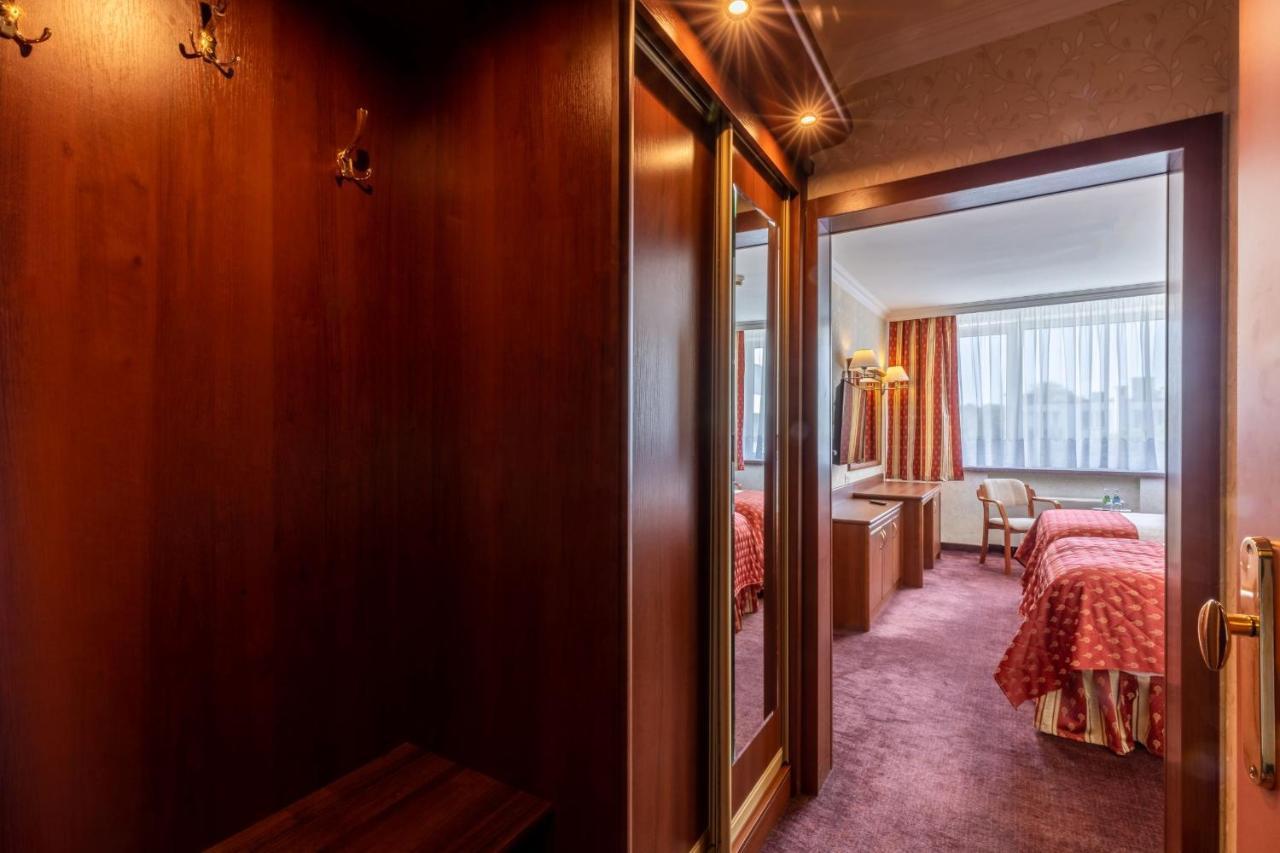 Hotel Golebiewski ビャウィストク エクステリア 写真