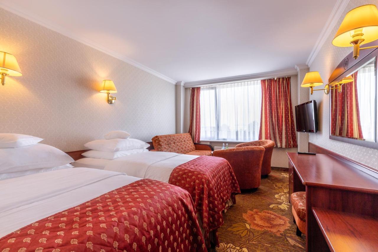 Hotel Golebiewski ビャウィストク エクステリア 写真