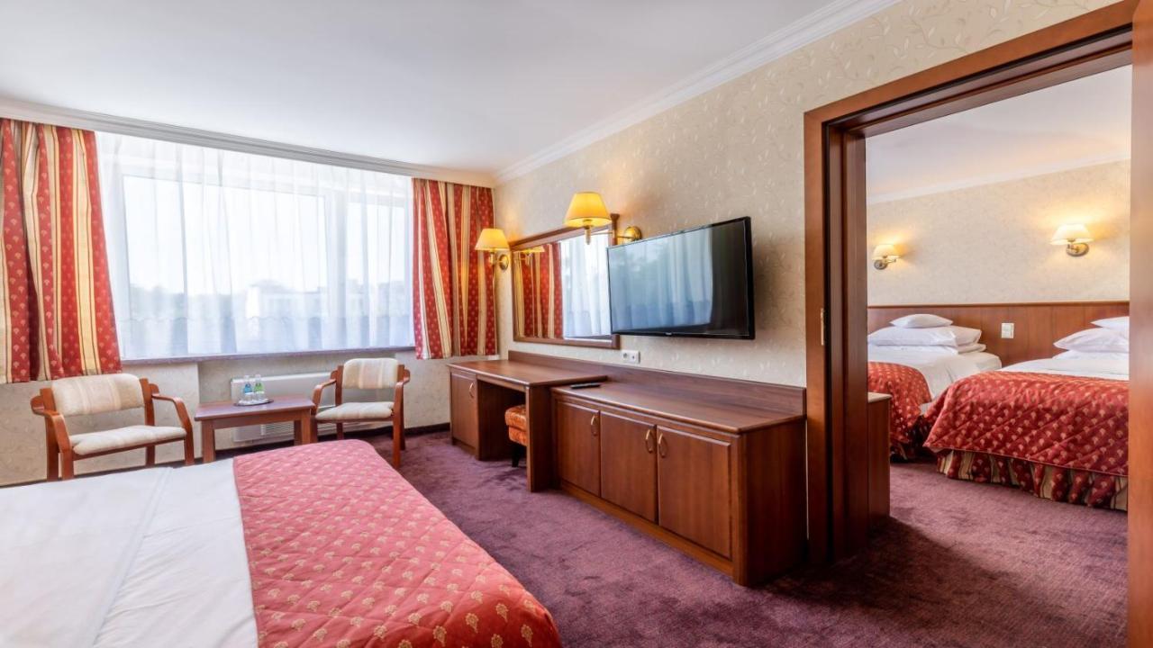 Hotel Golebiewski ビャウィストク エクステリア 写真